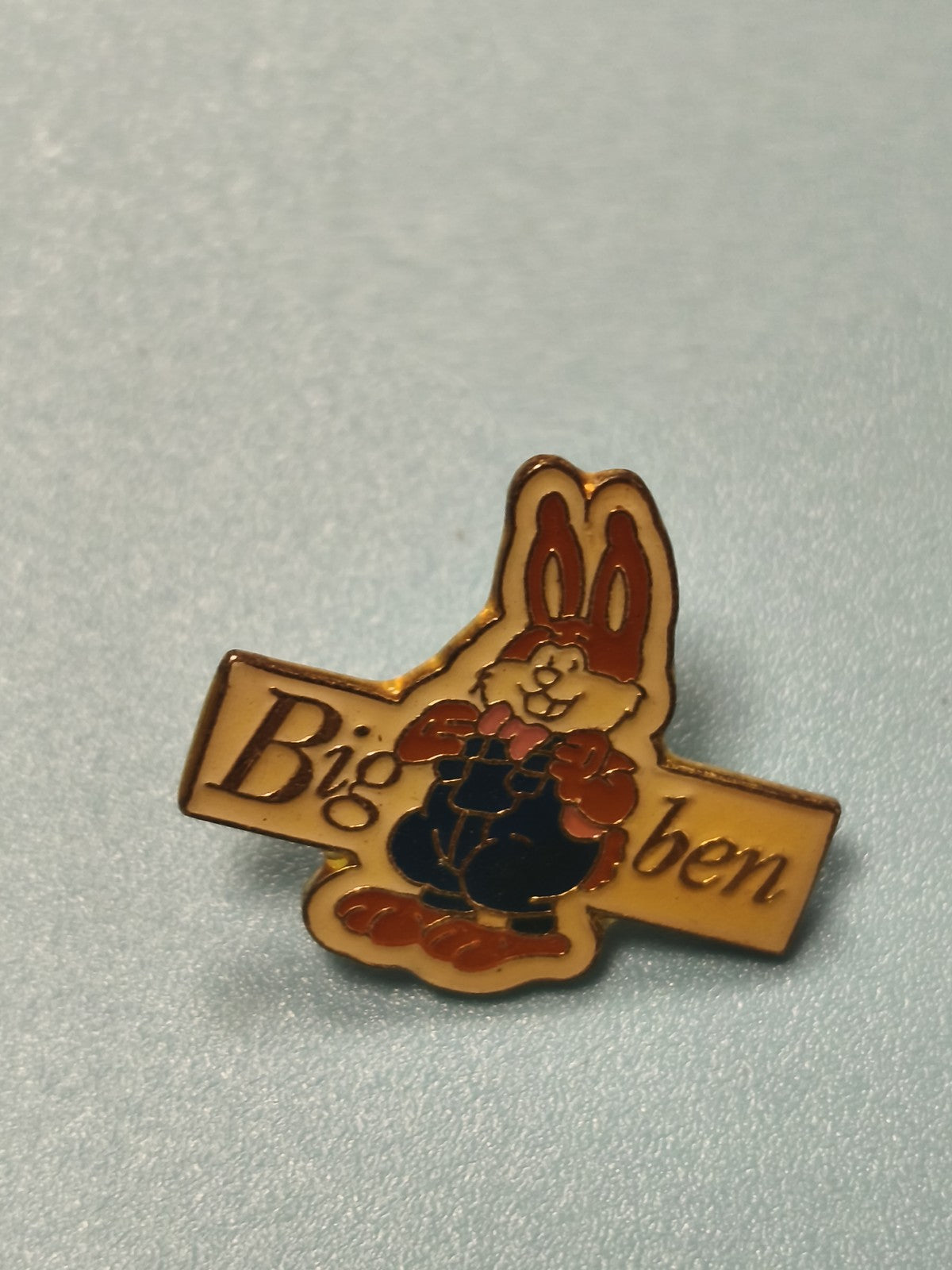 Vintage pin's Big Ben lapin émaillé, collection badge rétro ancien