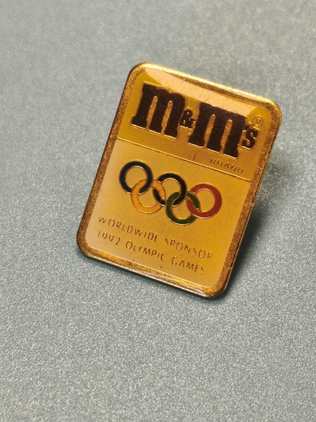 Pin's vintage M&M's sponsor Jeux Olympiques 1992, collection, doré, rare