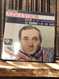Disque vinyle 45 tours Charles Aznavour Barclay vintage années 60 pochette photo