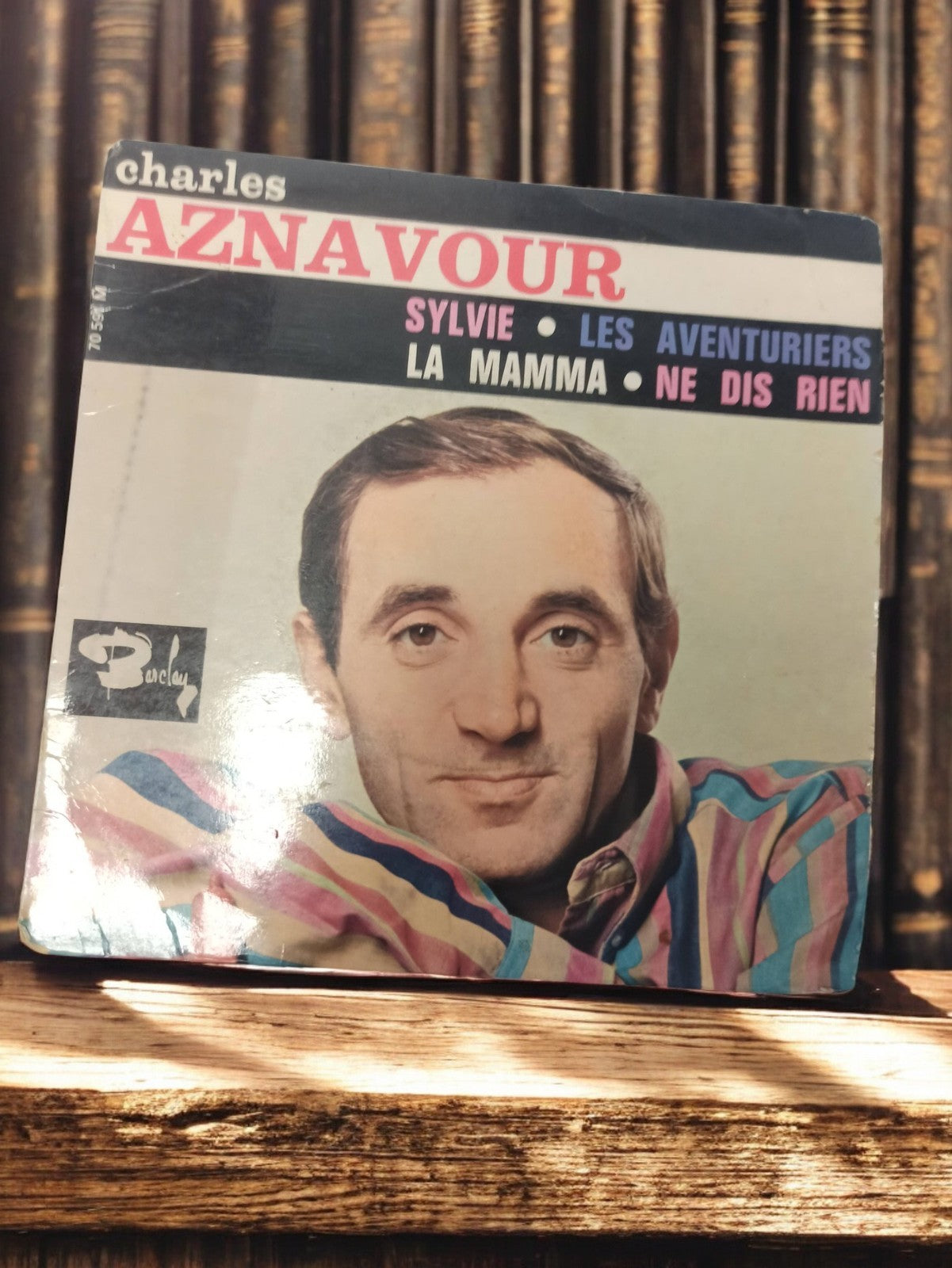 Disque vinyle 45 tours Charles Aznavour Barclay vintage années 60 pochette photo