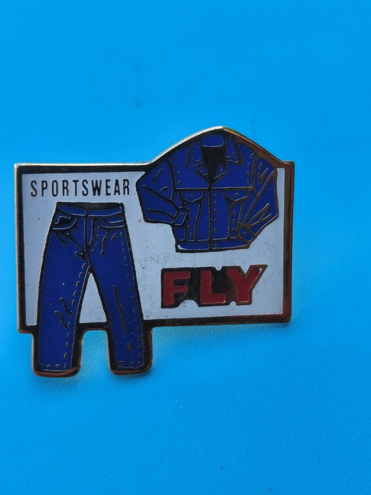 Vintage pin's FLY sportswear jeans veste bleu rétro collection (Ref 8)