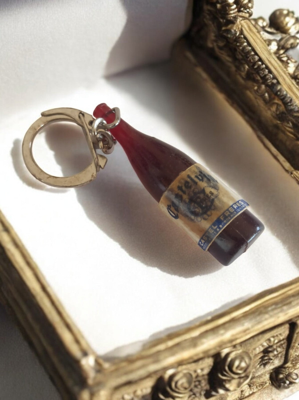 Porte-clés bouteille vin CASEL FRERES publicitaire vintage France alcool
