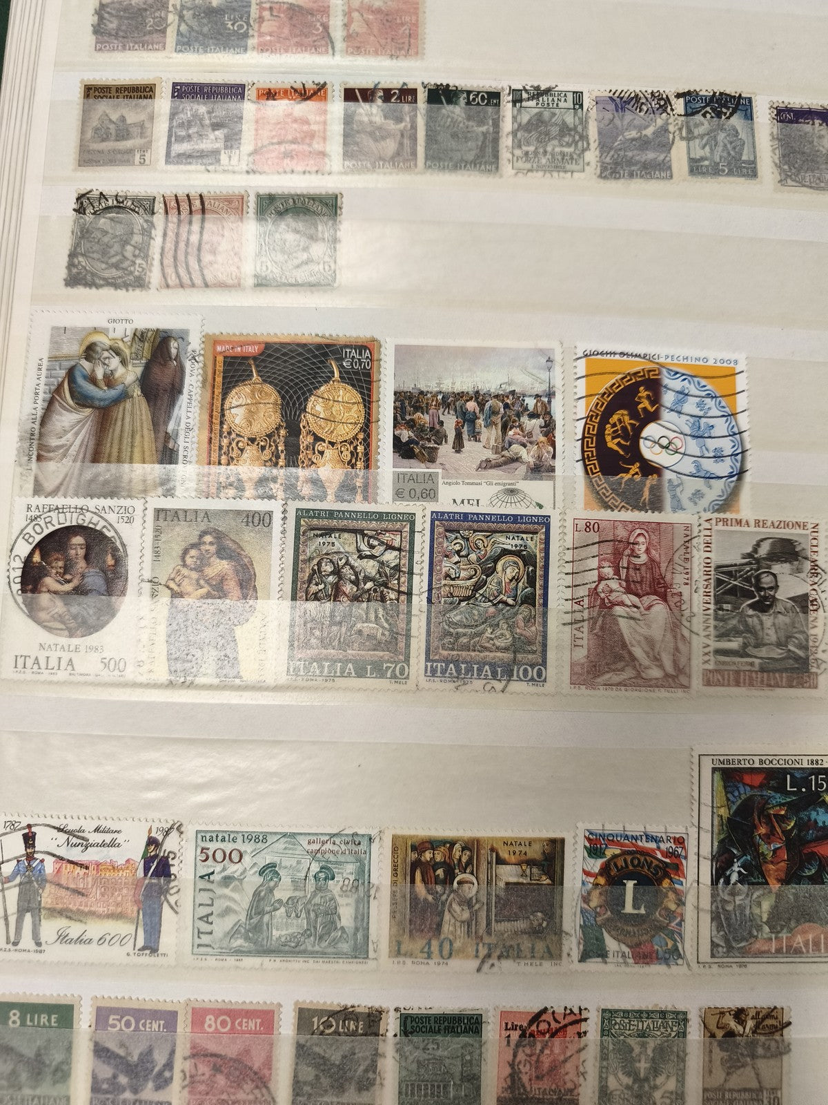 Lot de timbres philatélie Italie, différents motifs, oblitérés et non oblitérés