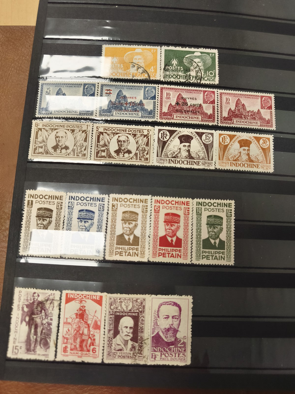 Lot de timbres Indochine française multicolores, thèmes historiques variés, usag