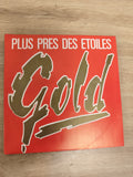 Vinyle 45 tours Gold Plus près des étoiles pochette rouge et or, disque single