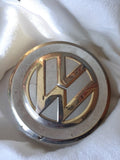 Cabochon enjoliveur ancien Volkswagen chrome vintage logo rond rétro auto