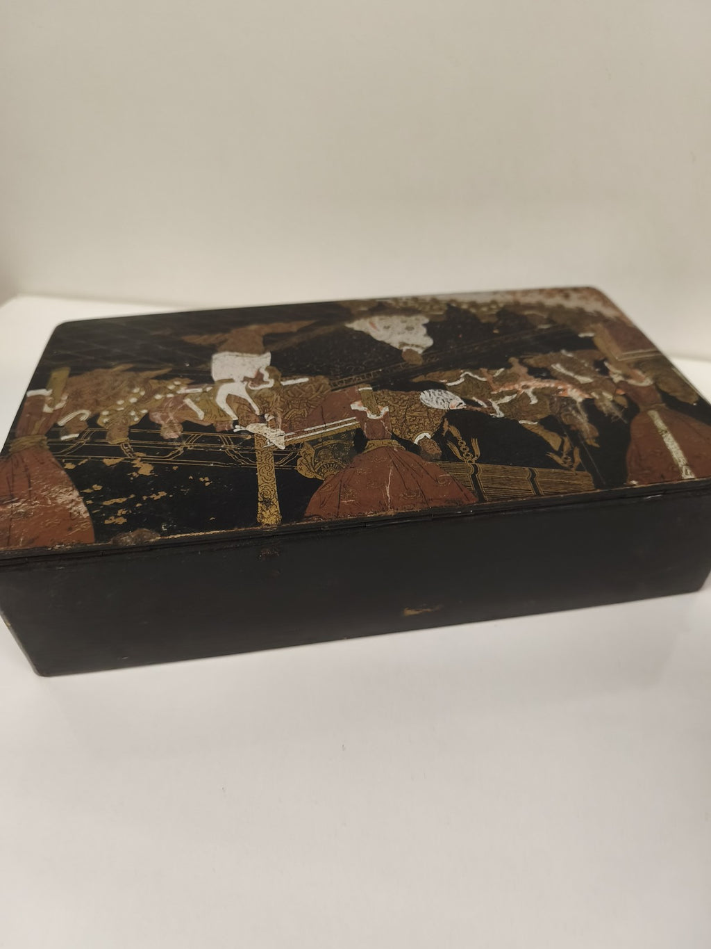 Boîte carton bouilli laqué noir, scène de cour orientale, XIXe siècle