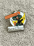 Pin's EuroDisney Adventureland vintage, logo pirate, émaillé, Disney Paris
