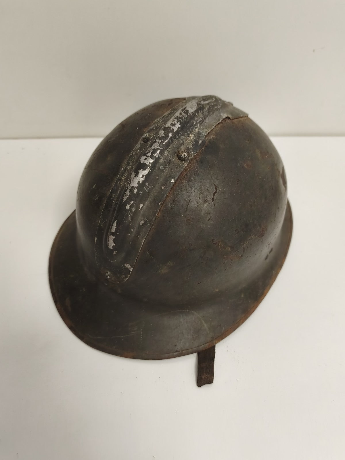 Casque Adrian ancien WW1 militaire, finition sombre, casque français 14-18