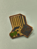 Pin's vintage VEKA immeuble maison émaillé, collection badge ancien (Ref 9)