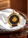 Pendentif vintage octogonal feuille d'or, monture dorée noire, charme ancien