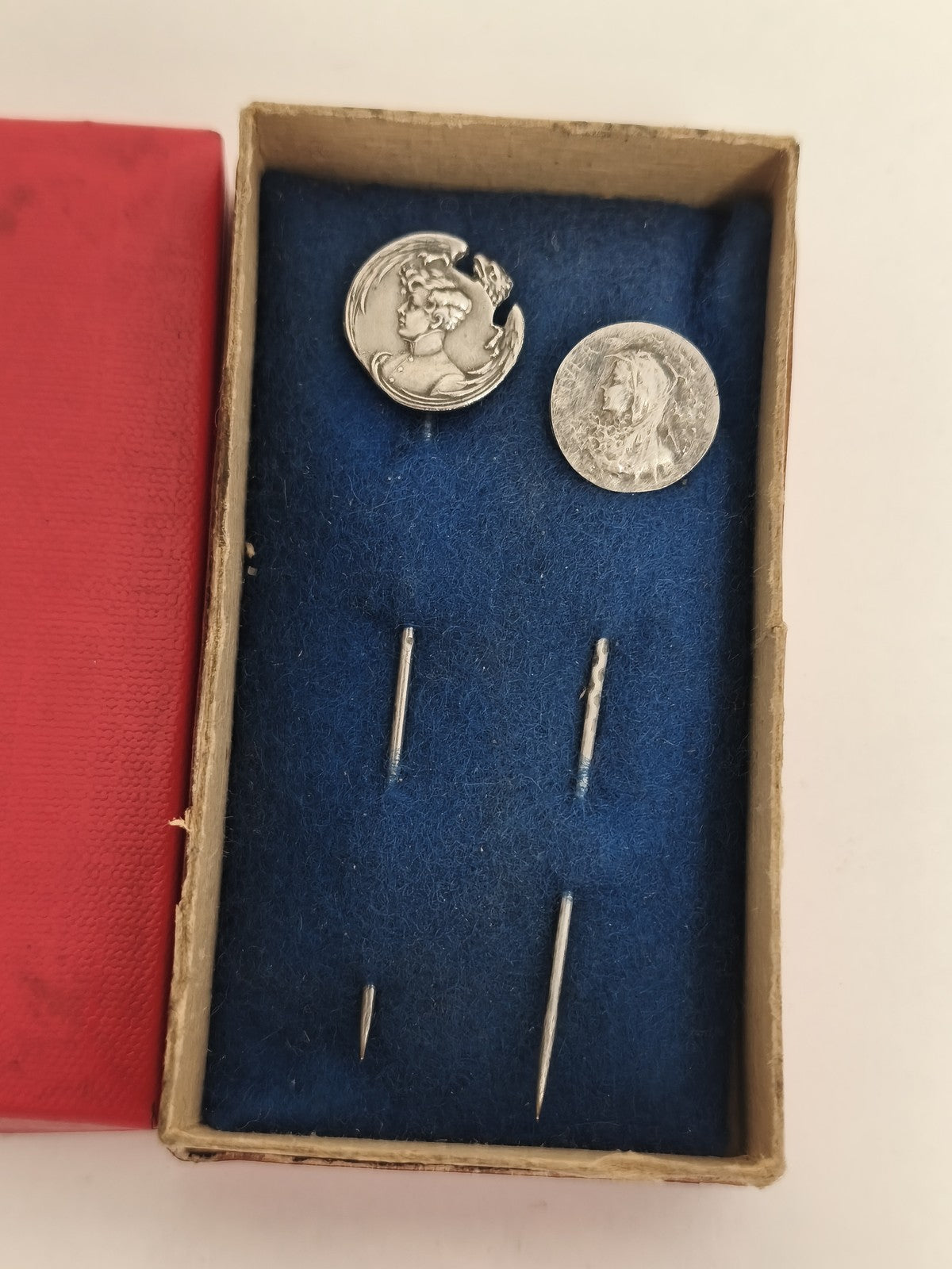 Petites médailles anciennes argent Napoléon III fin XIXe Art nouveau pin's