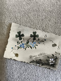 Carte postale ancienne fleurie Bonne Fête CPA motif trèfle et myosotis