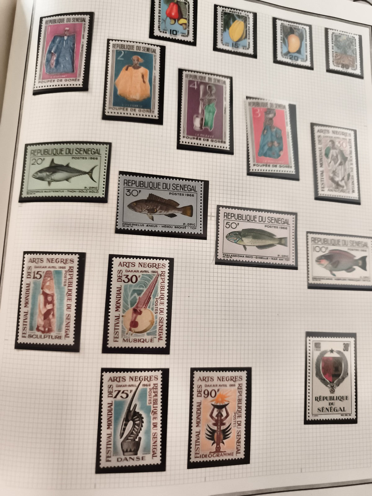 Timbres neufs Sénégal années 60 Arts Nègres, poissons, poupées, fruits