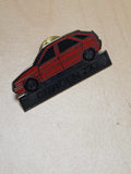 Pin's Citroën ZX vintage rouge ? badge rétro voiture française années 90