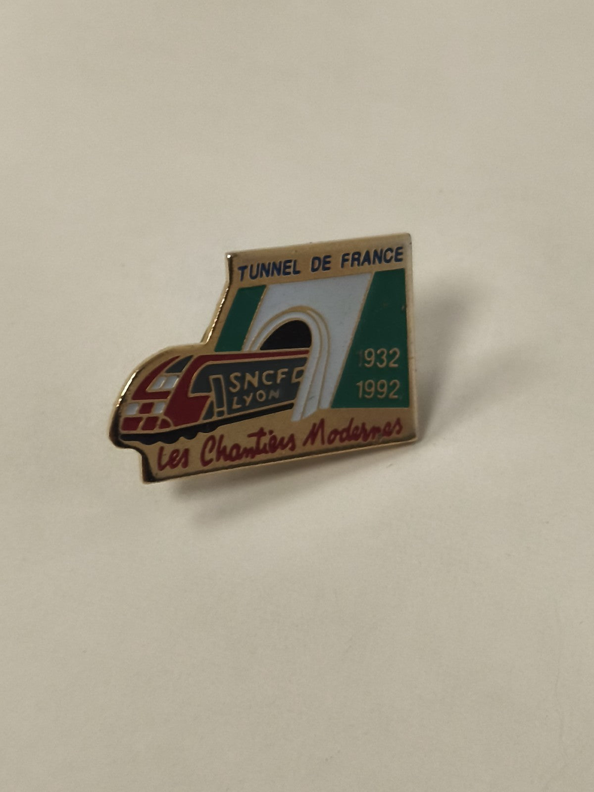 Pin's vintage Tunnel de France ancien ? badge rétro collection années 80 90 rare