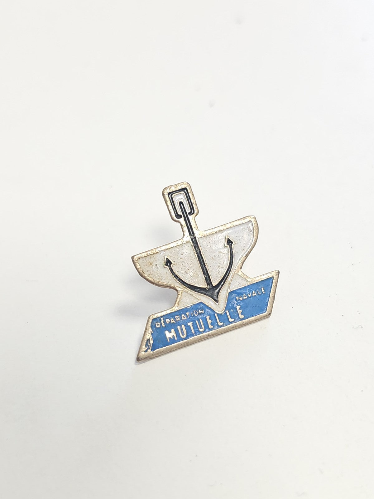 Pin's ancien rétro réparation navale mutuelle badge vintage collection marine