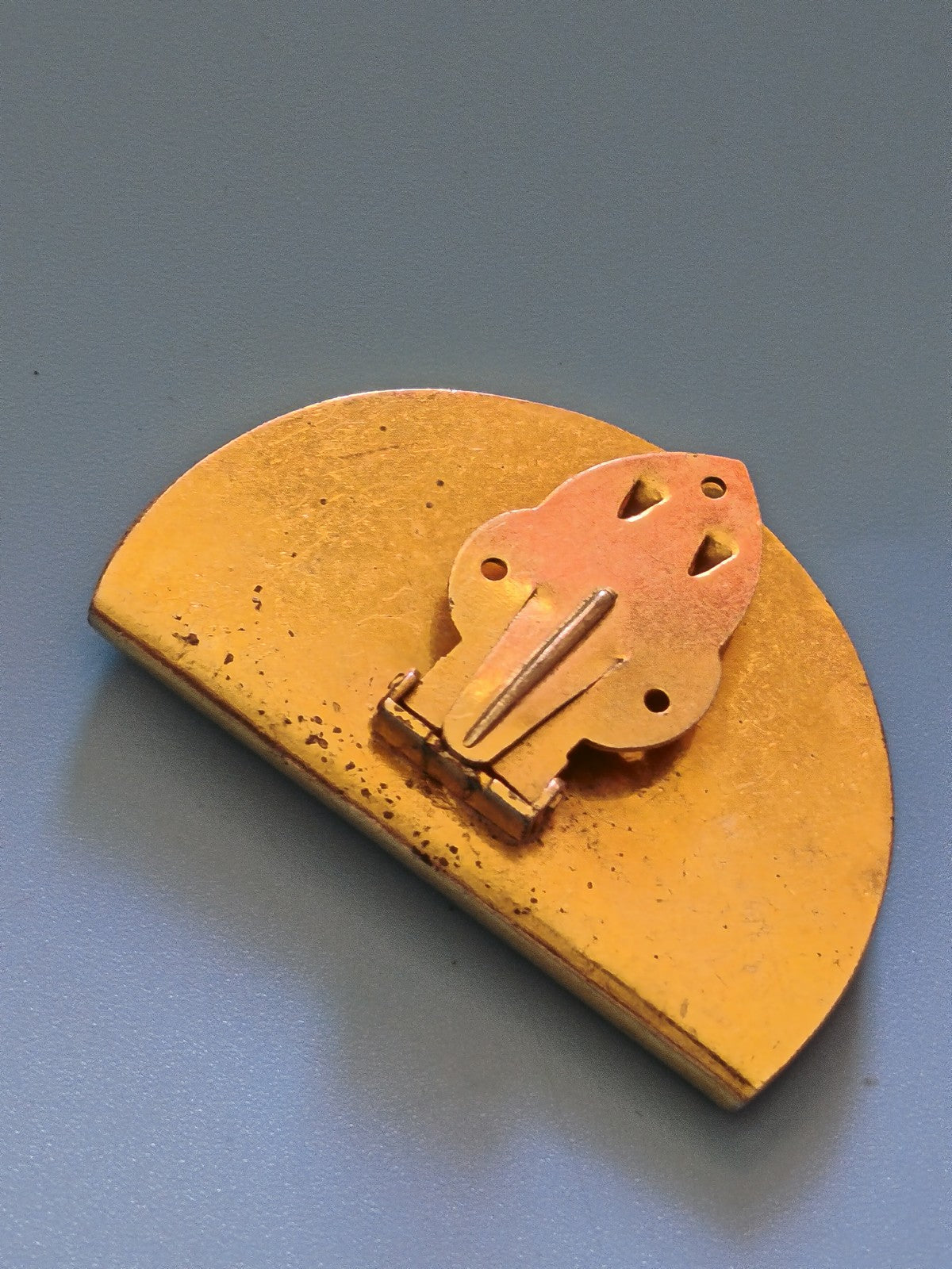 Vintage antique gold-plated retro brooch for collector decorative jewelry