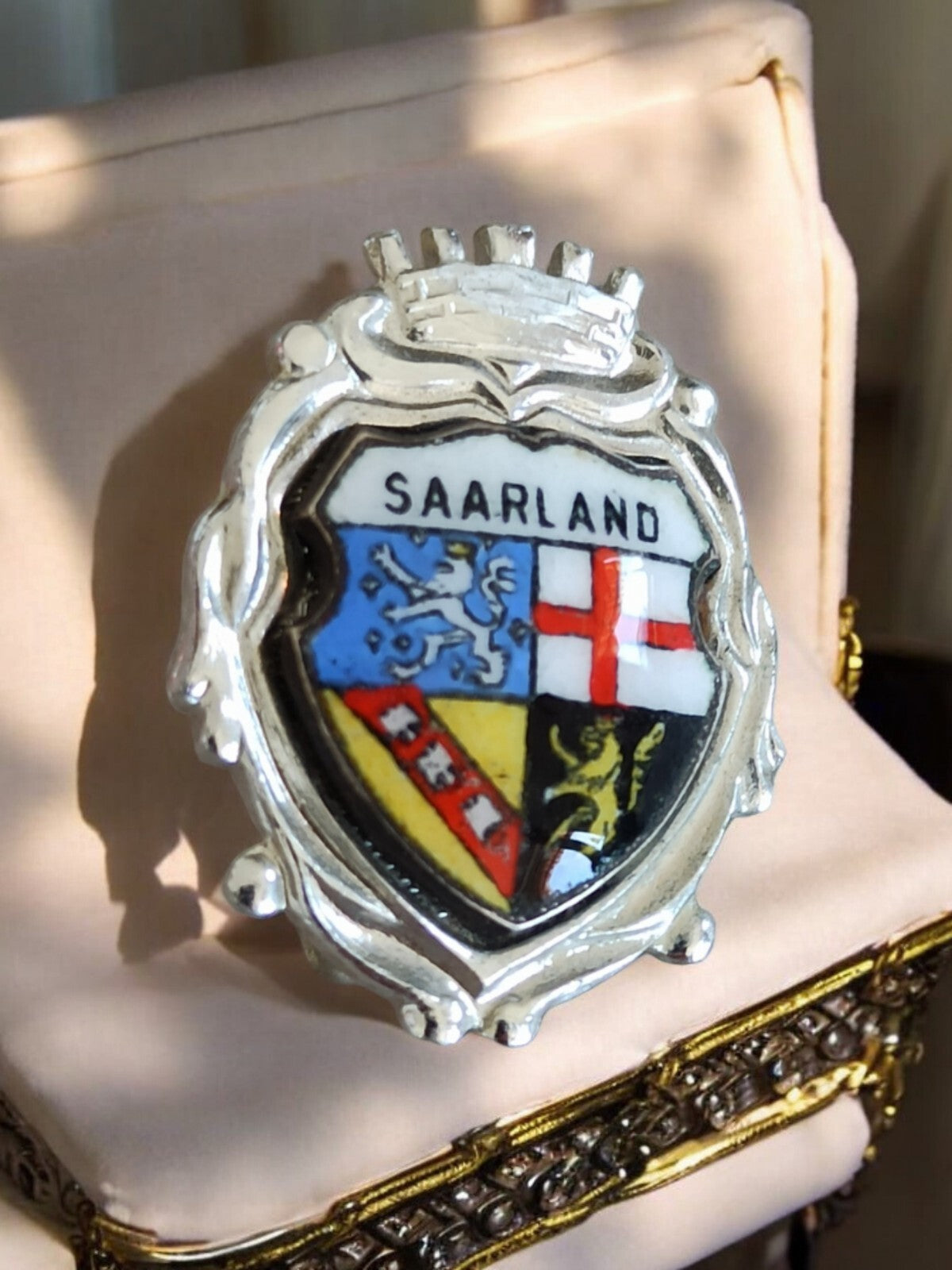Broche blason Saarland vintage métal argenté émaillé écusson pin badge