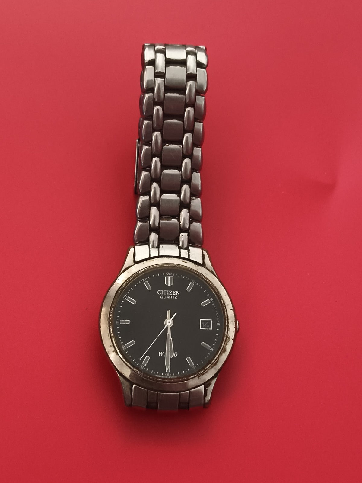 Montre Citizen Quartz ancienne, cadran noir, bracelet métallique, à réviser