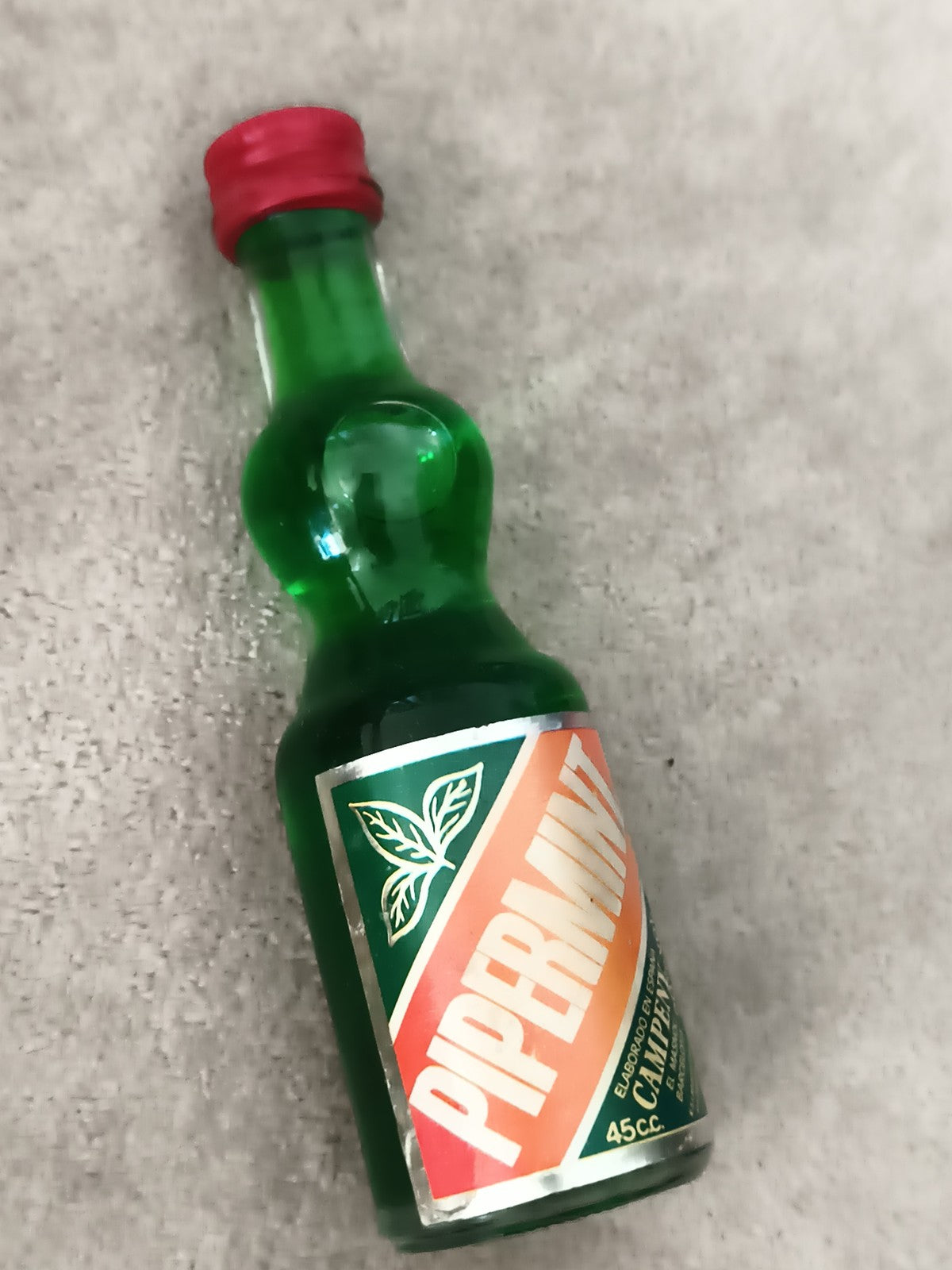 Miniature alcool pipermint verte 45cc Campari étiquette rétro bouchon rouge