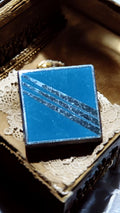 Pin's vintage carré bleu Ministère Équipements rare années 80 badge rétro