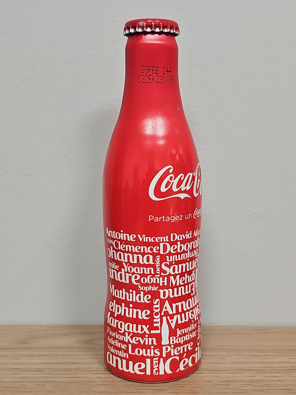 Bouteille Coca Cola pleine, édition spéciale, boisson gazeuse, objet décoratif