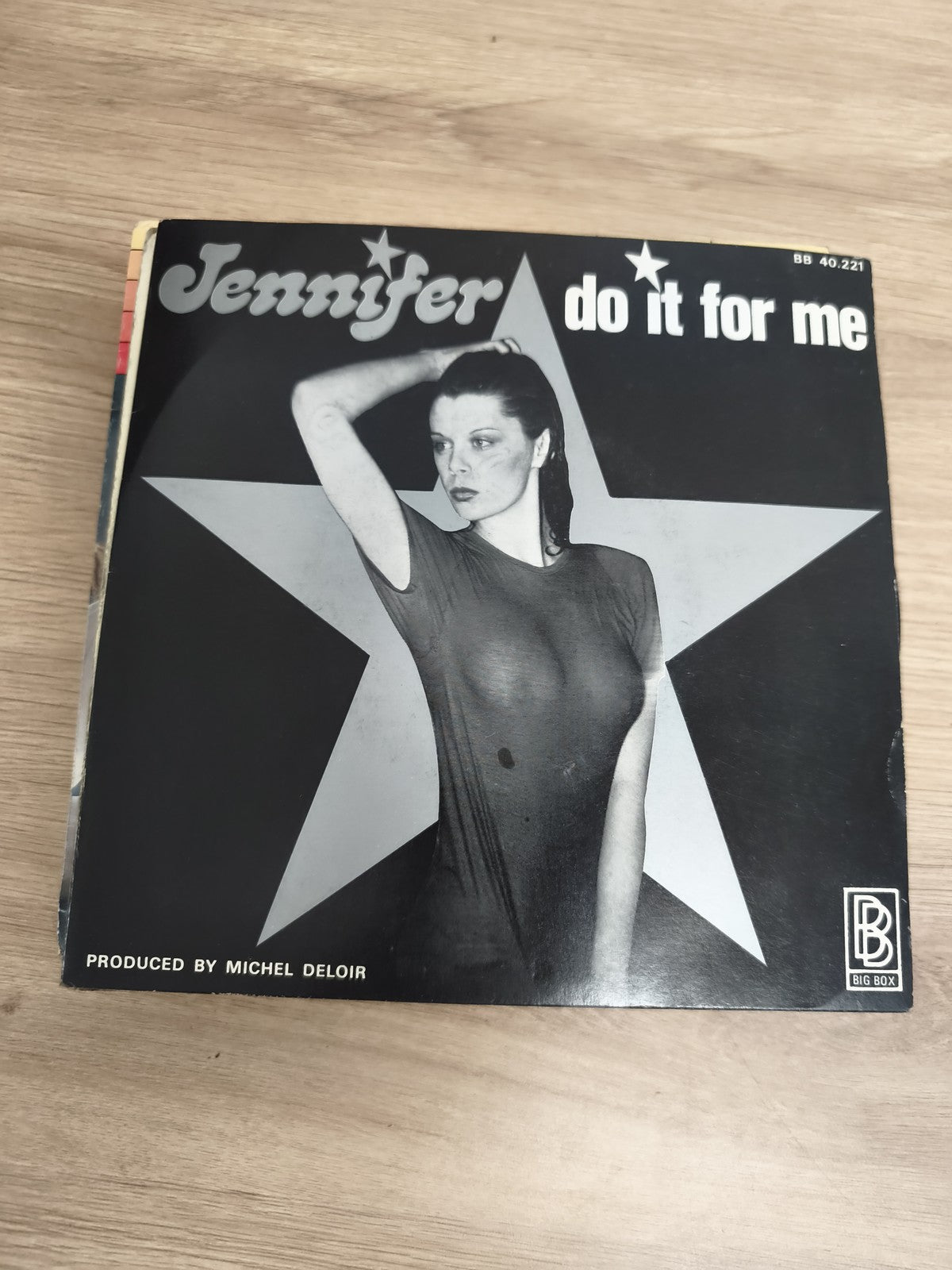 Vinyle 45 tours Jennifer "Do it for me" pochette étoile noir et blanc (Ref 2)