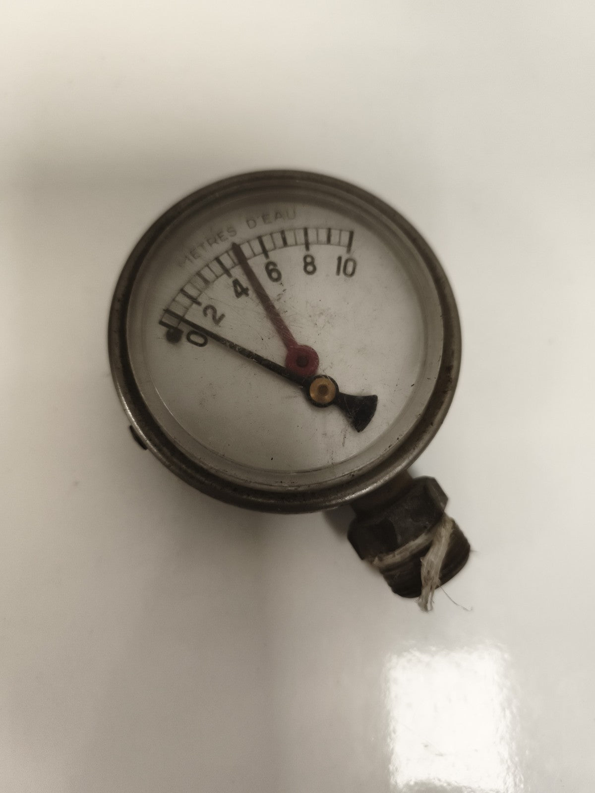Manomètre ancien mètres d’eau, appareil mesure vintage, cadran métal