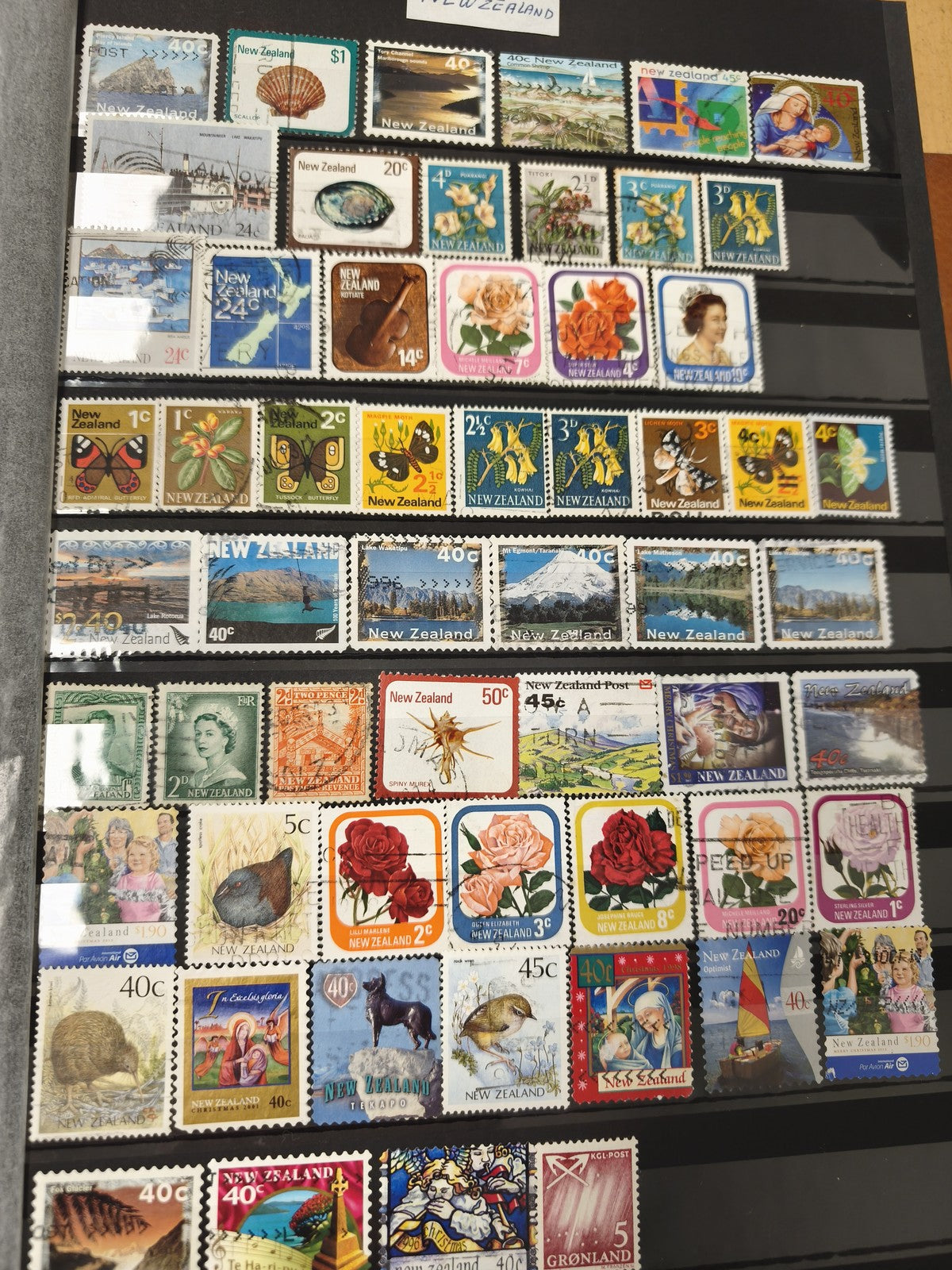 Lot de timbres divers Nouvelle-Zélande d'occasion, motifs fleurs animaux paysage