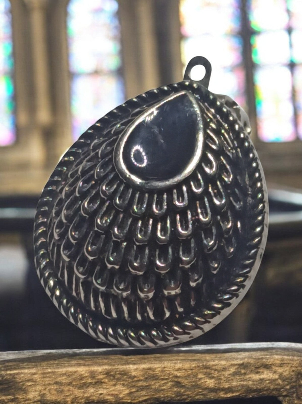 Pendentif vintage fantaisie motif goutte écaille noir argenté rétro