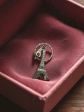 Porte-clés ancien Tour Eiffel Paris vintage, aspect métallique, souvenir rétro