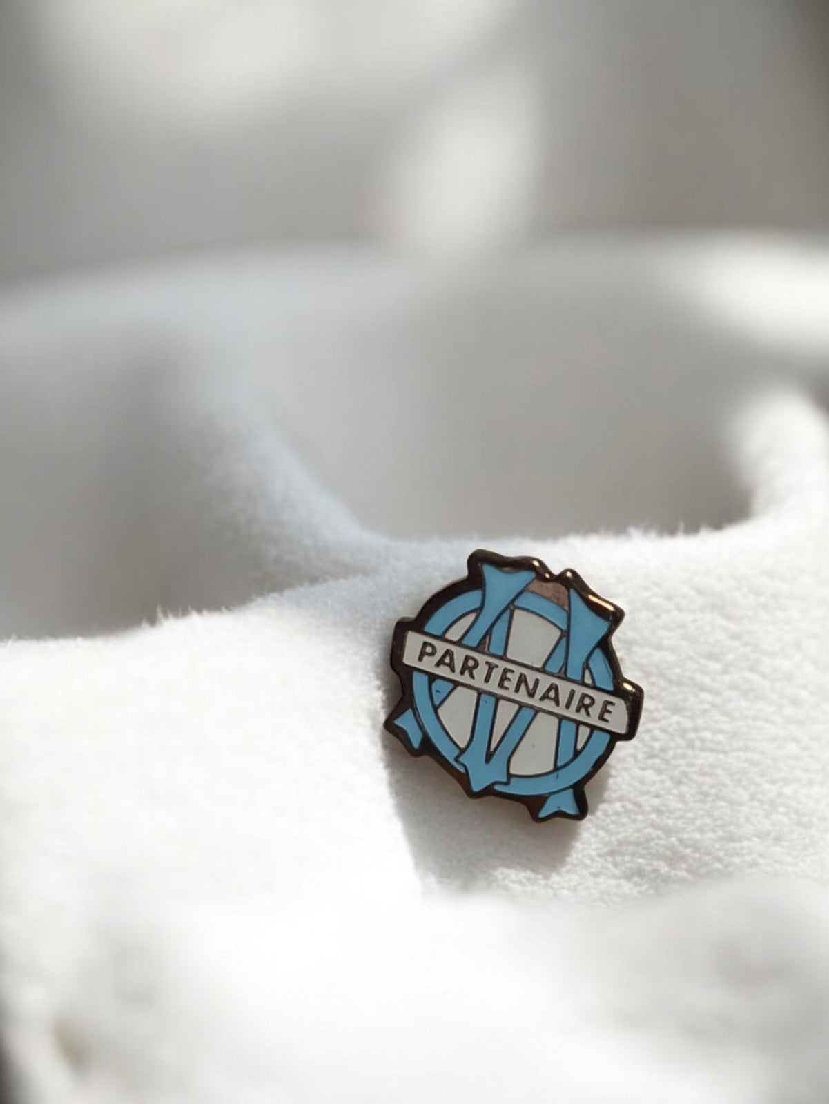 Pin's vintage OM Olympique de Marseille ancien badge partenaire football rare
