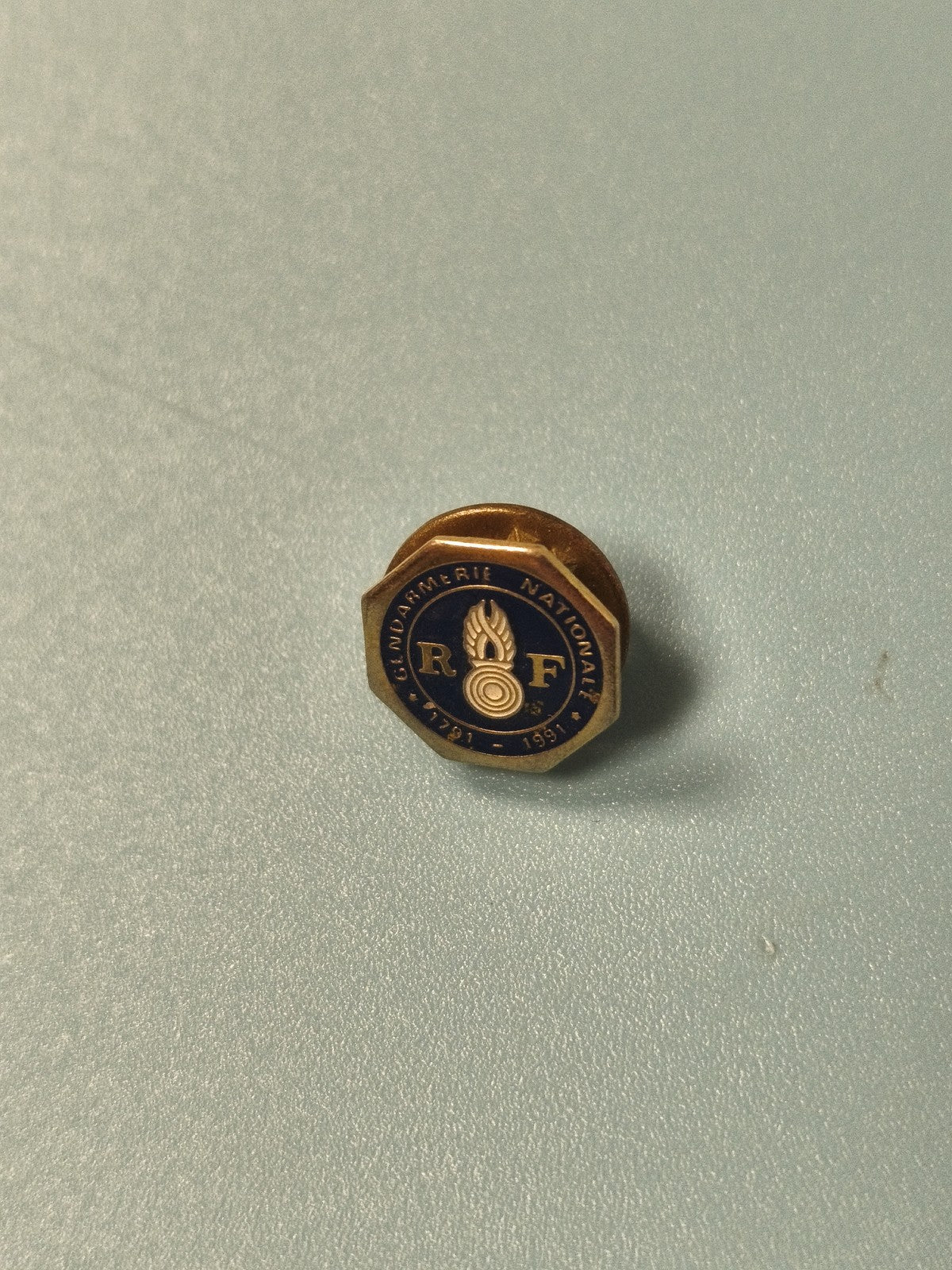 Vintage pin's Gendarmerie Nationale RF bleu doré collection militaire ancien