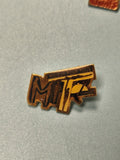 Vintage pin's Maison pour Tous MPT émaillé jaune noir collection (Ref 12)