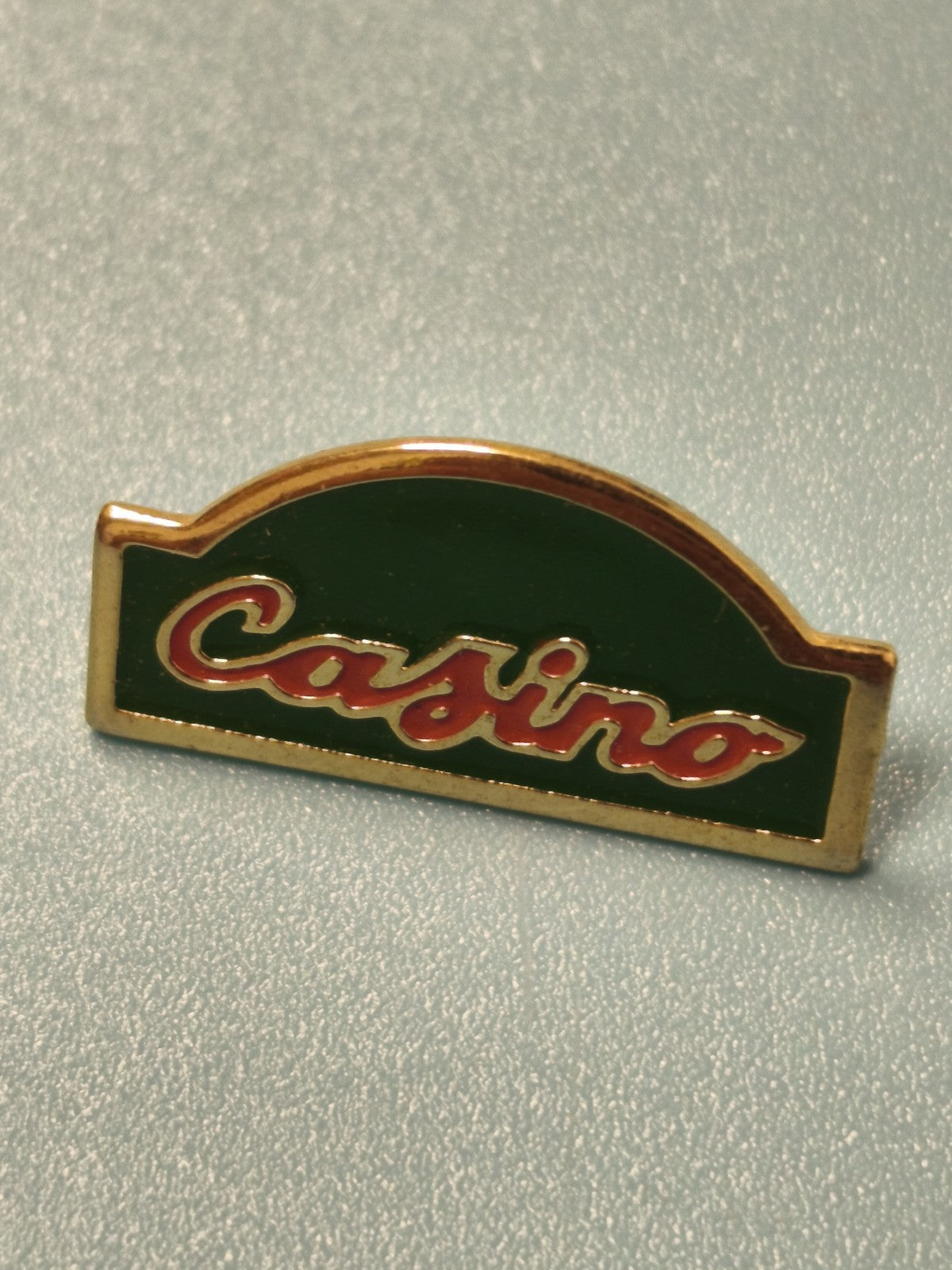 Vintage pin's casino vert doré ancien collection badge jeu rétro