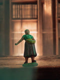 Figurine ancienne Starlux femme, peinture verte rétro, marque Sta vintage