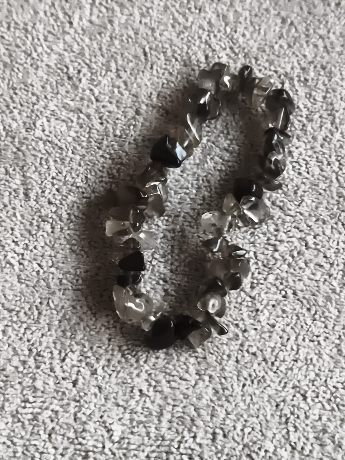Bracelet pierres naturelles noir gris, perles irrégulières, élastique