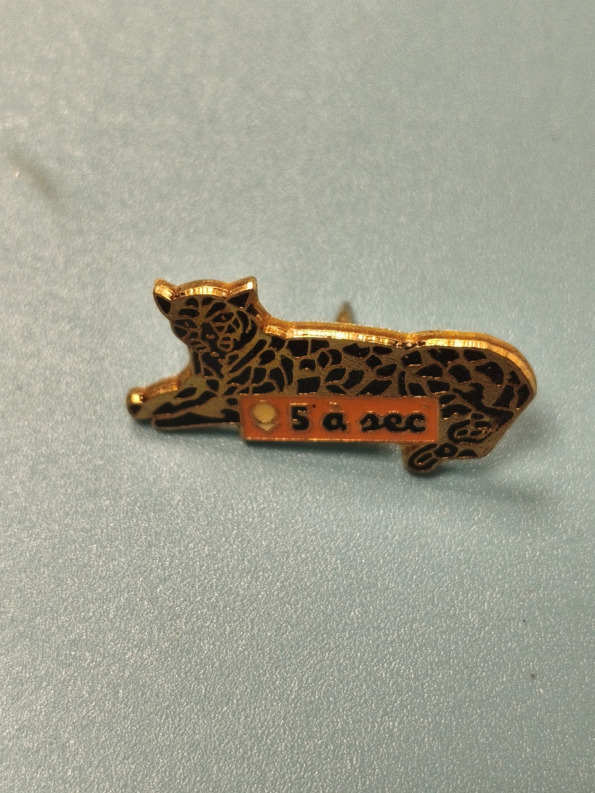 Pin's vintage 5 à sec panthère émaillée collection publicitaire ancien