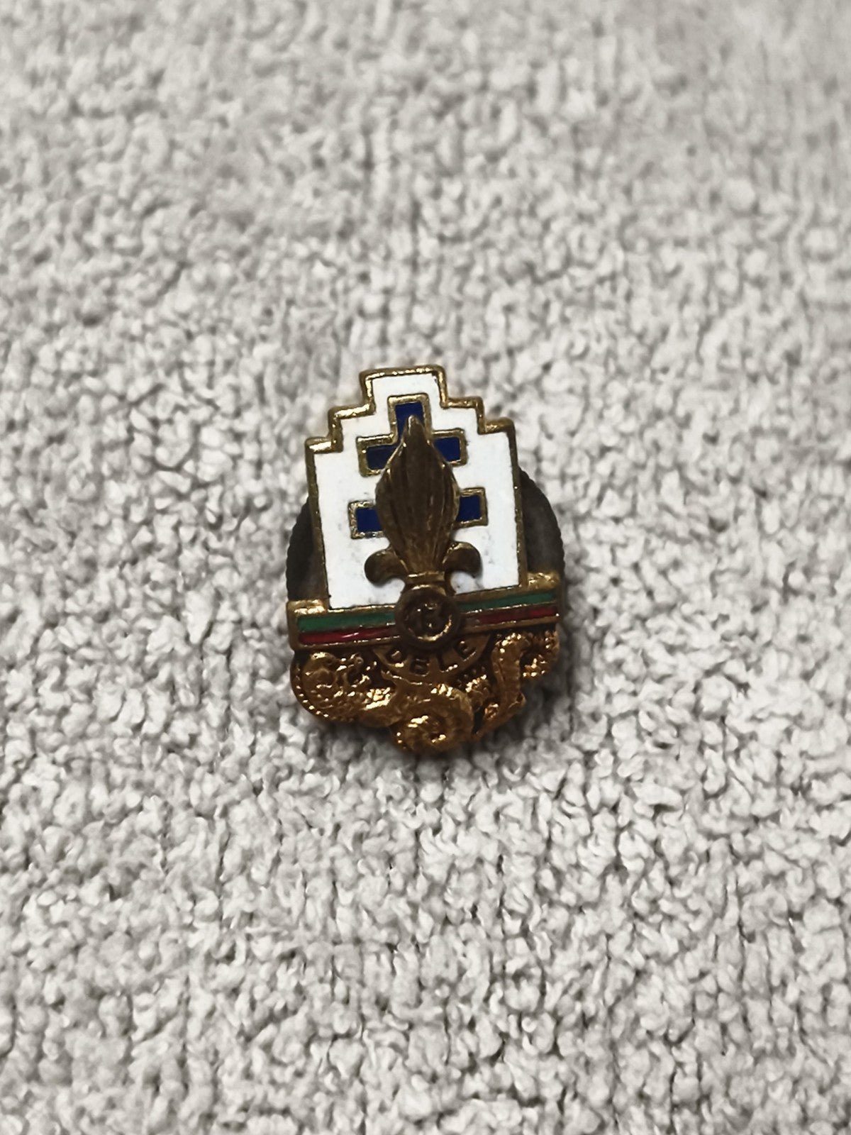 Insigne ancien émaillé croix de Lorraine flamme dorée vintage médaille France