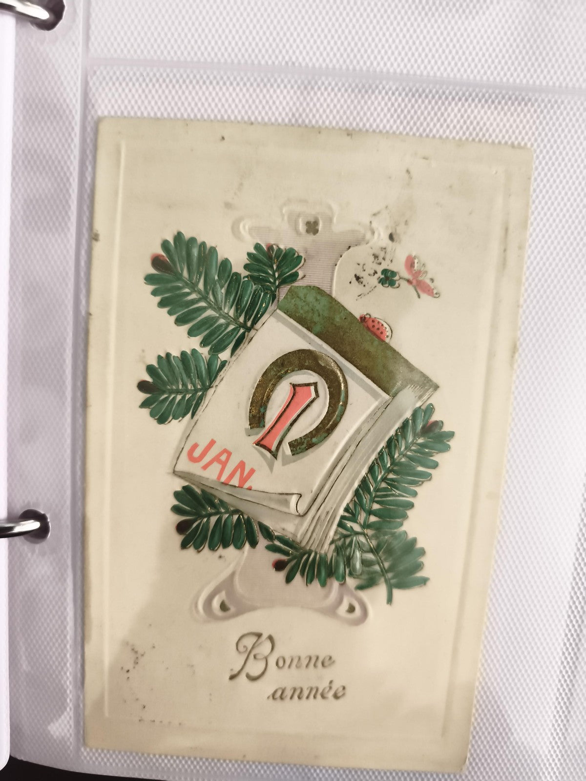 Carte postale ancienne Bonne année relief 1er janvier décor végétal CPA