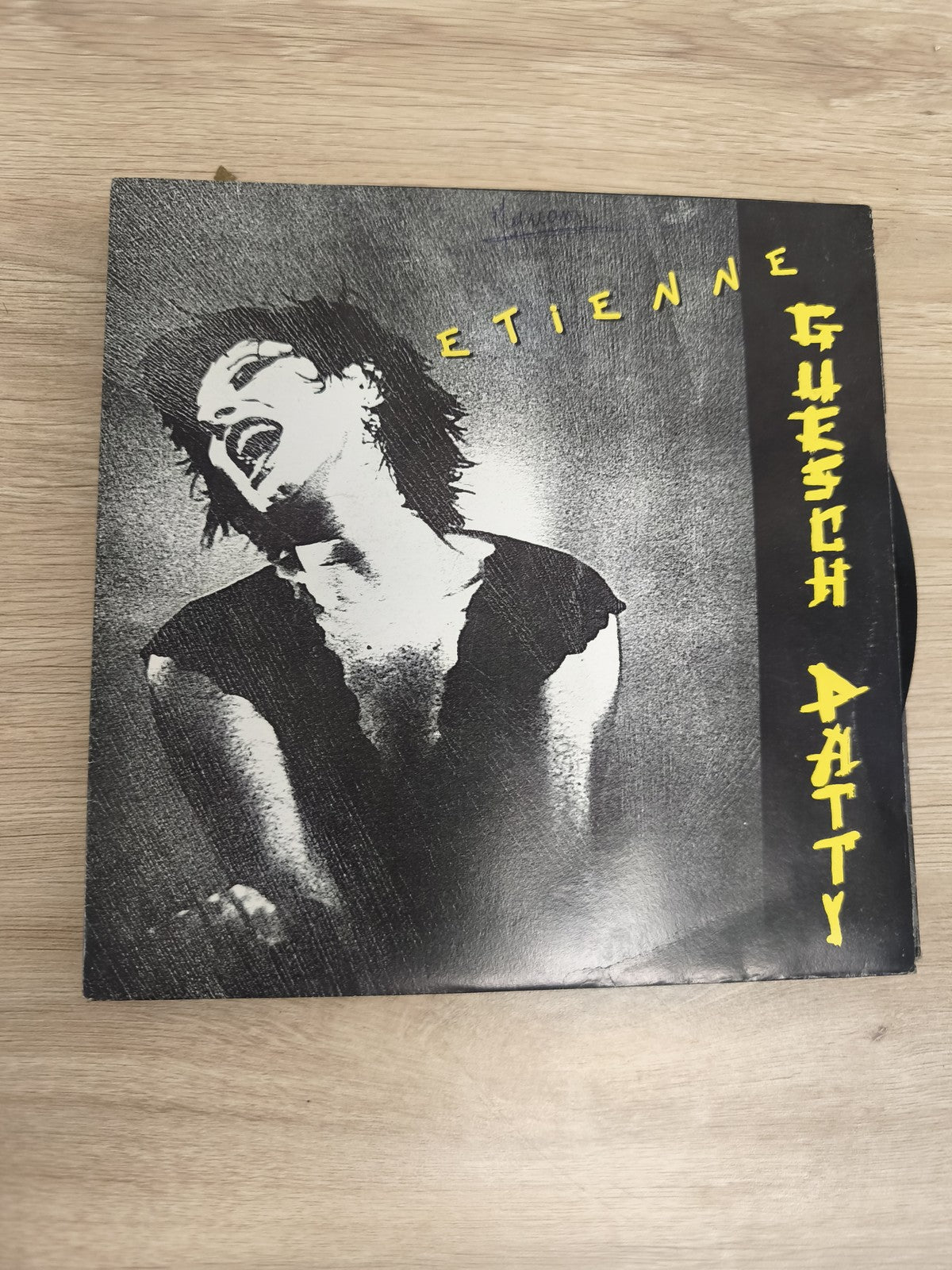 Vinyle 45 tours Guesch Patty Etienne pochette noir et jaune (Ref 1)