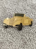 Pin's vintage voiture ancienne décapotable jaune, émaillé, plaque 36 CTR (Ref 6)