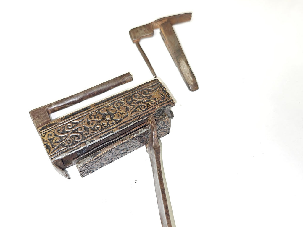 Cadenas ancien vintage à système mécanique, objet rétro pour collectionneur