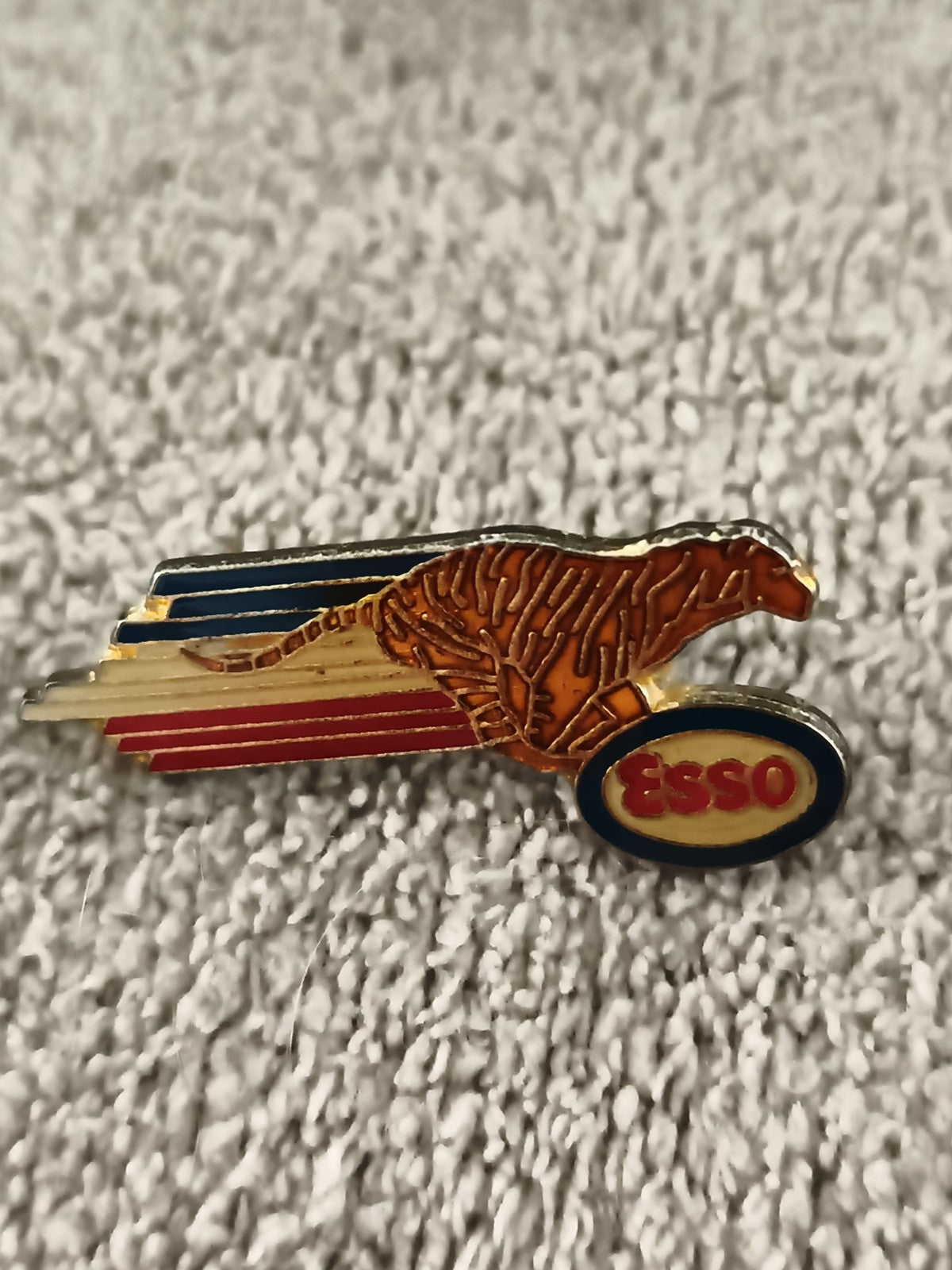 Pin's Esso dinosaure vintage, logo émaillé, années 80-90, badge publicitaire