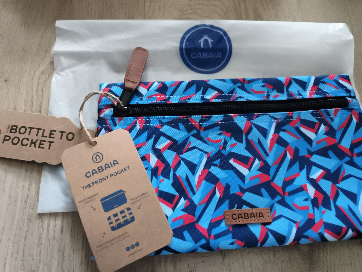 Pochette Cabaia bleu motif graphique 24 cm NEUVE zip avant front pocket