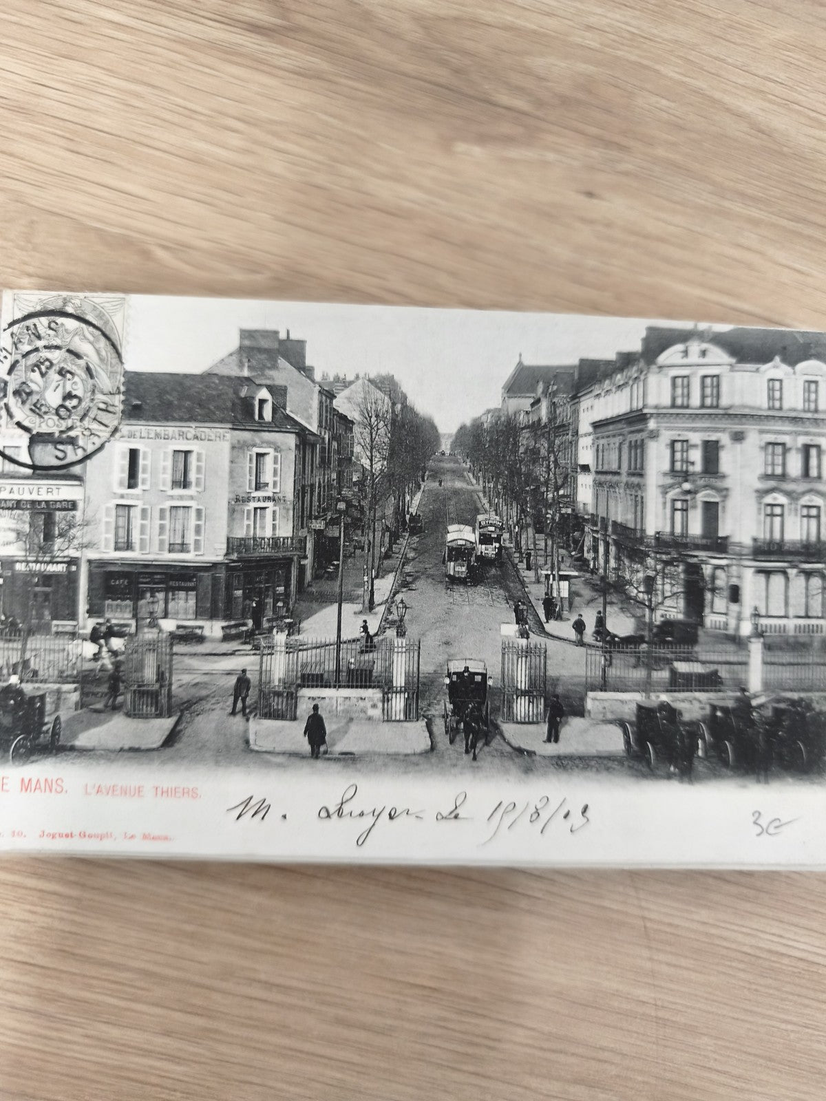 Ancienne carte postale Le Mans avenue Thiers noir et blanc animation urbaine