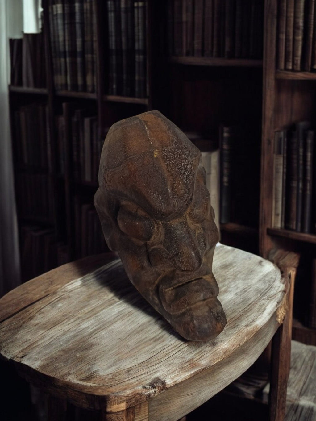 Tête sculptée africaine vintage en bois, masque ethnique ancien déco
