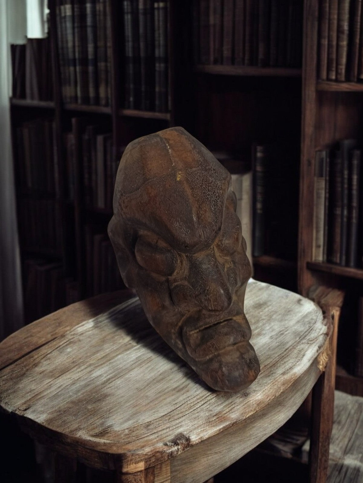 Tête sculptée africaine vintage en bois, masque ethnique ancien déco