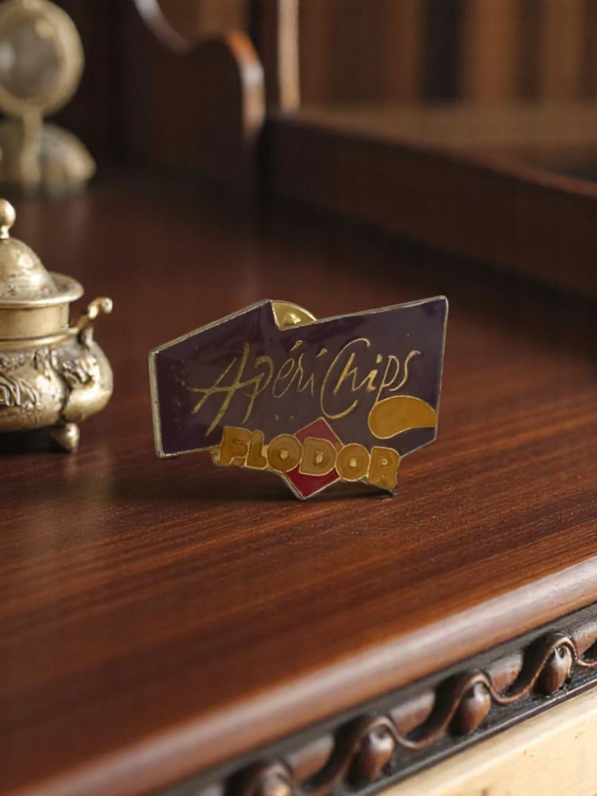 Pin's vintage Apéri Chips Flodor publicitaire rétro, badge ancien années 90